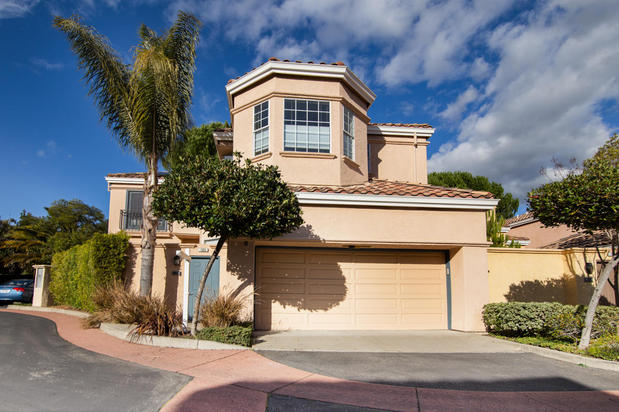 Images Amber Hom Realm Real Estate