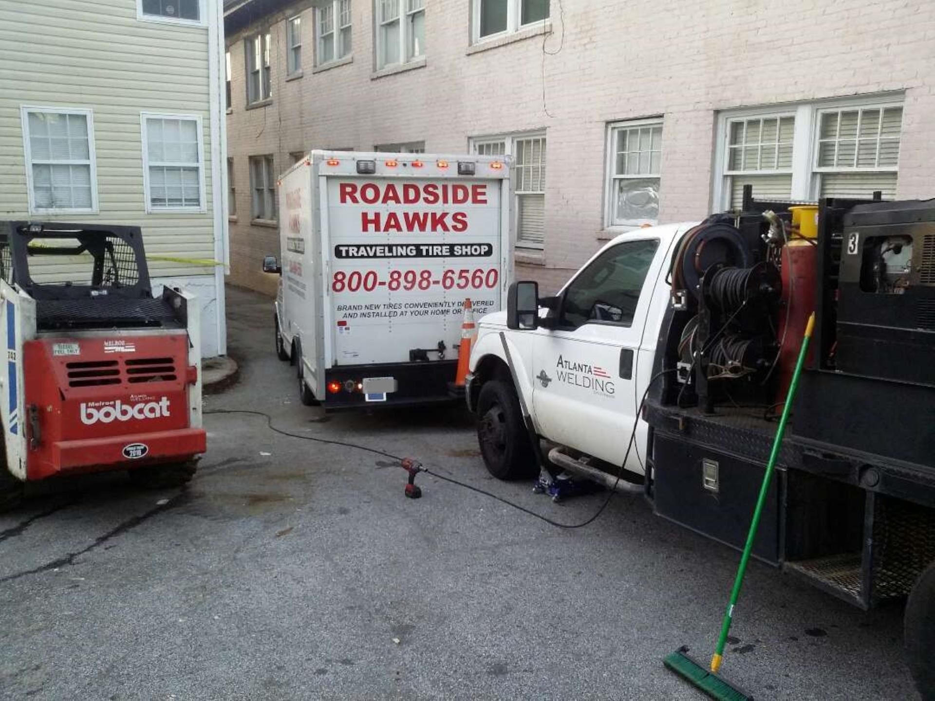 24 Hour Roadside Hawks Traveling Tire Shop Atlanta - Brand New Tires Delivered and Installed On The Side Of The Road. Mobile Tire Installation includes mounting and speed balancing onsite at your breakdown location - (404) 478-7887 for Roadside Assistance in Atlanta.