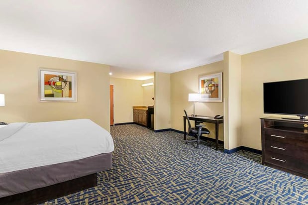 Images Best Western Plus Brunswick Inn & Suites