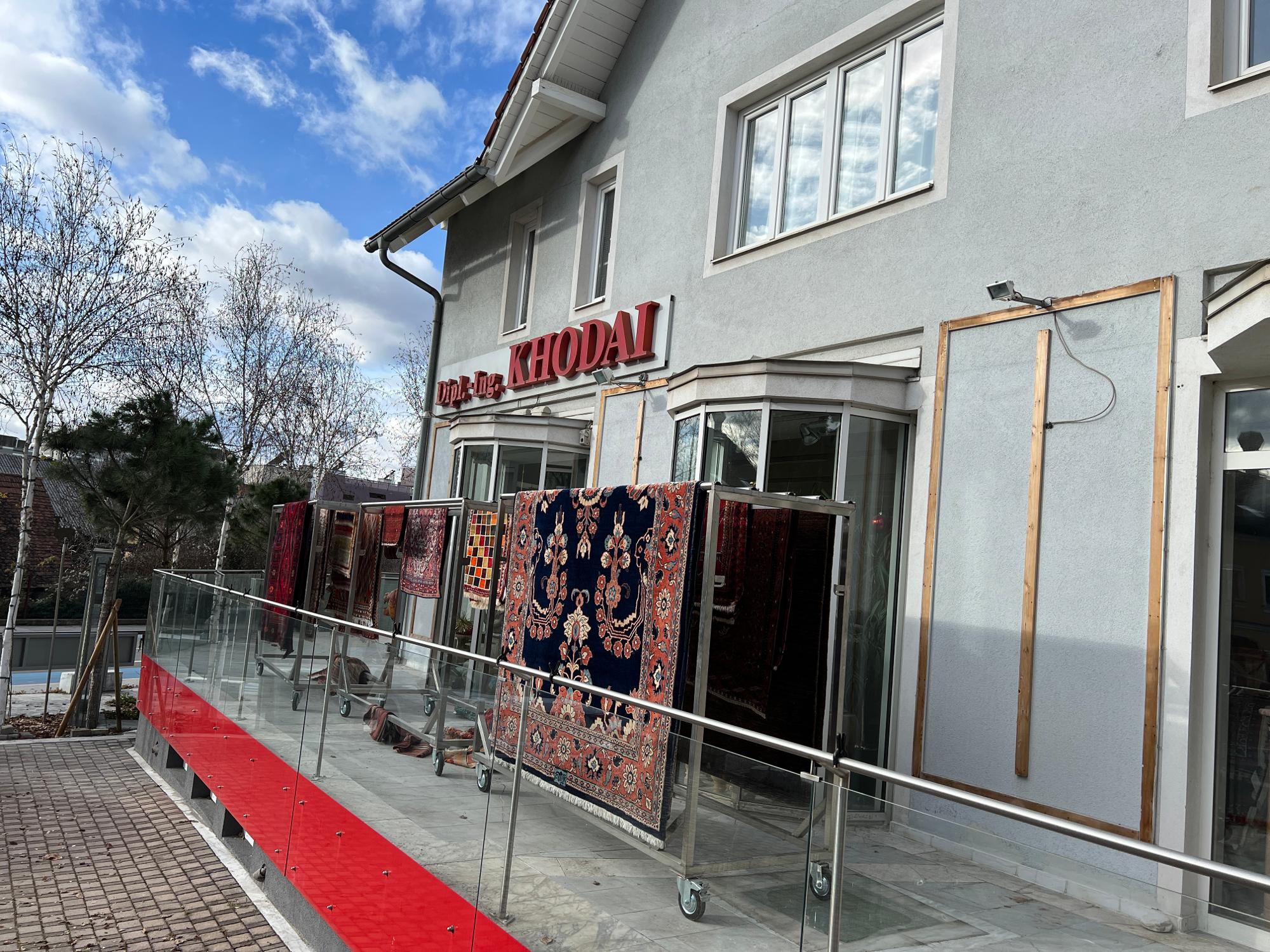 Bild 8 von Teppiche Dipl. Ing. Khodai GmbH - Teppichreinigung