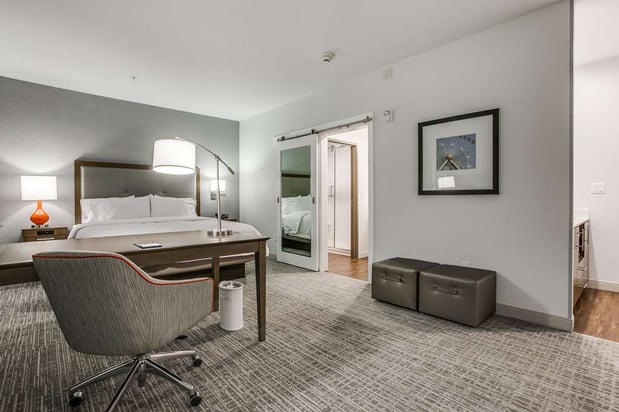 Images Hampton Inn & Suites North Dallas Central Expy