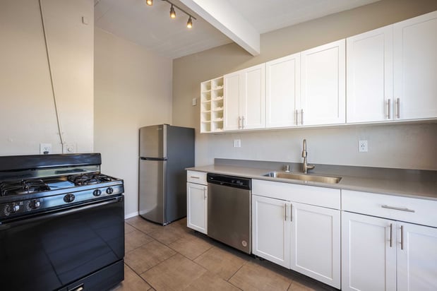 Images Solis Isla Vista