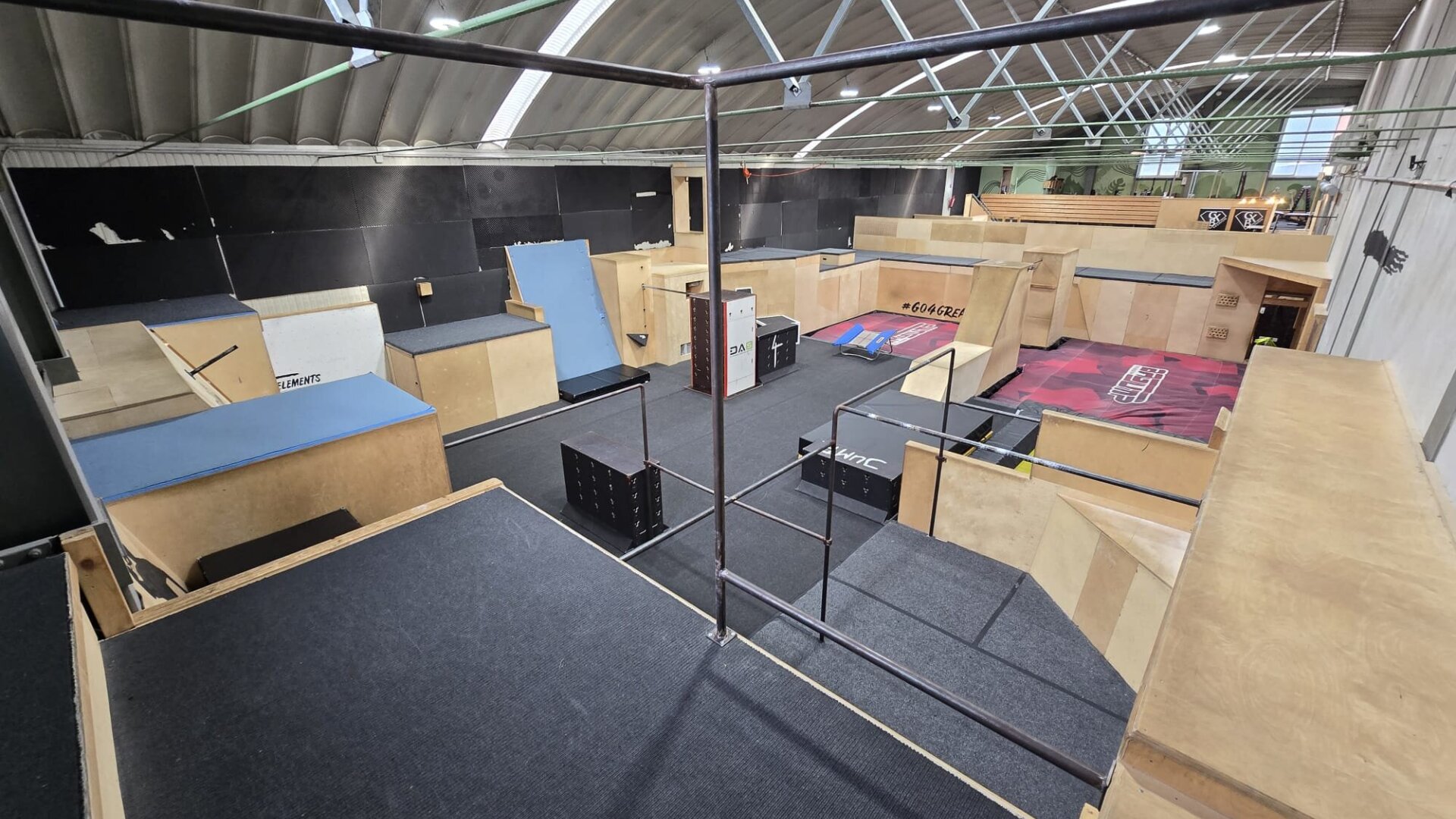 Bild 1 von 4 Elements Academy