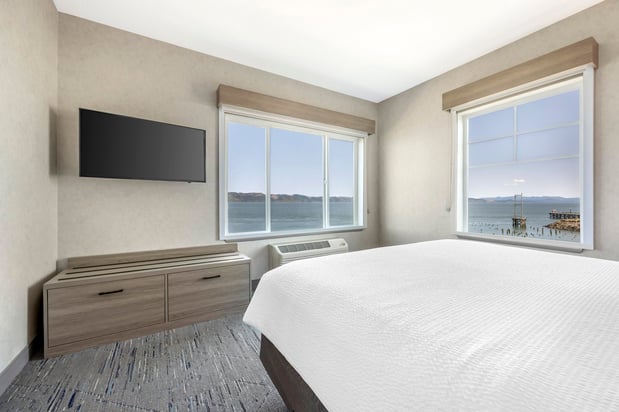 Images Holiday Inn Express & Suites Astoria by IHG