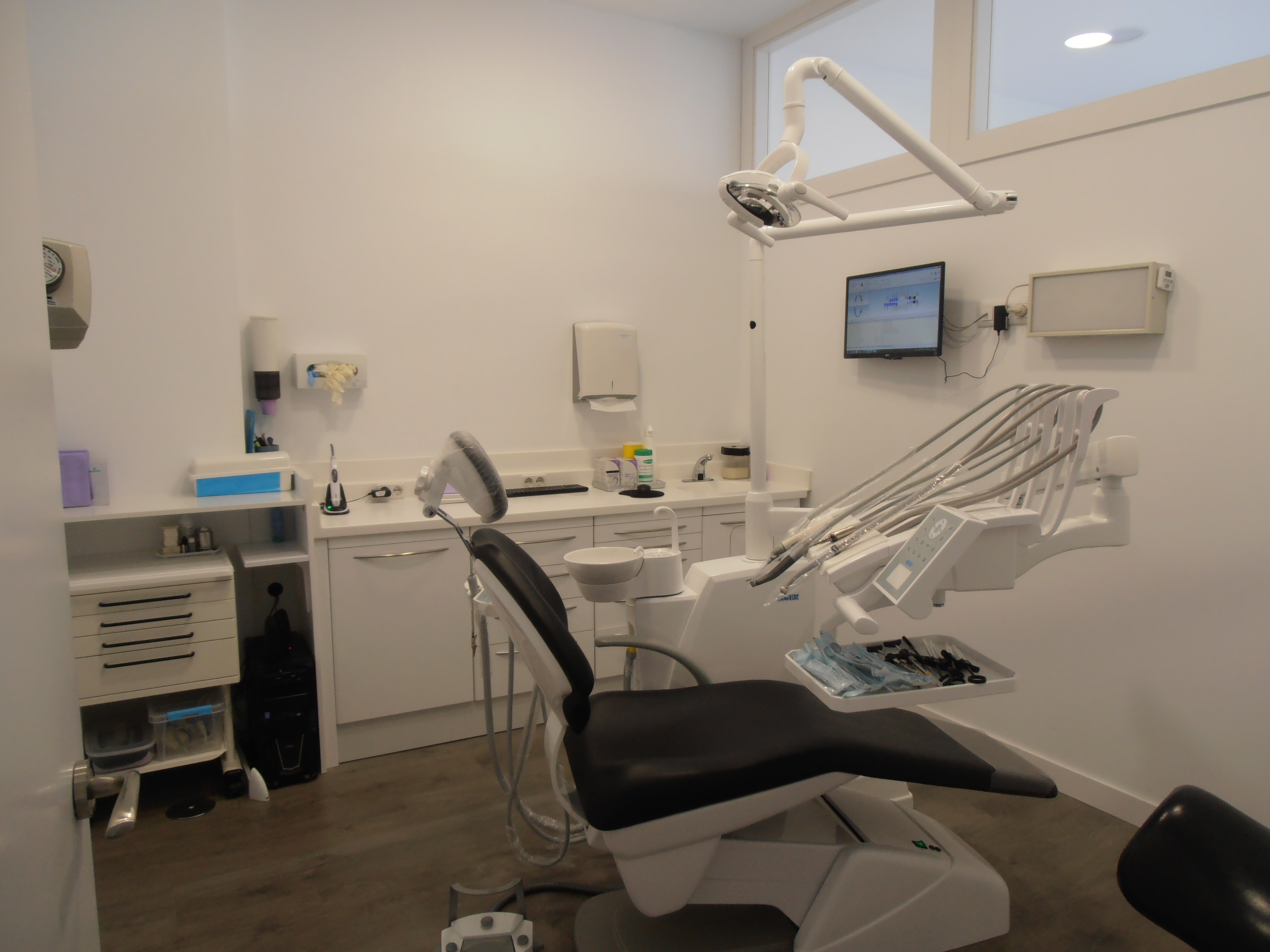 Images DR. ASENJO Clínica Dental CROM Segovia