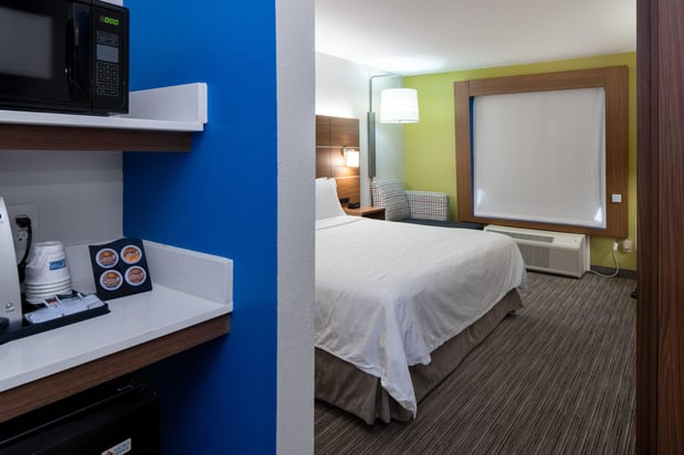 Images Holiday Inn Express & Suites Arlington (I-20-Parks Mall) by IHG