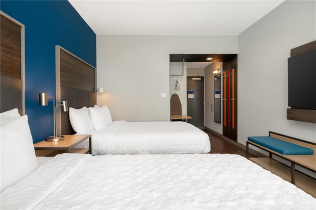 Images Tru by Hilton Brunswick