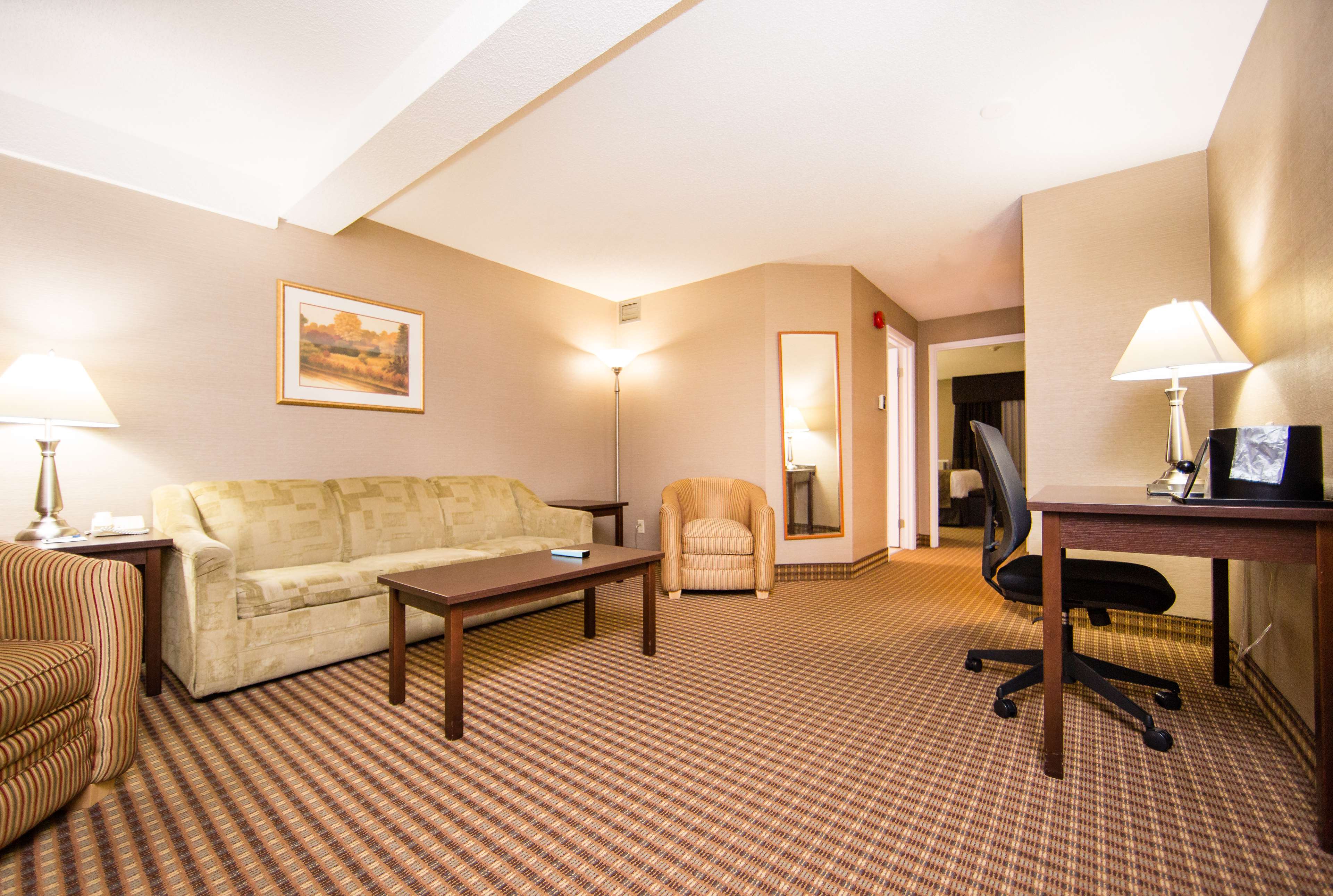 King Suite Best Western Plus Ottawa Kanata Hotel & Conference Centre Ottawa (613)828-2741