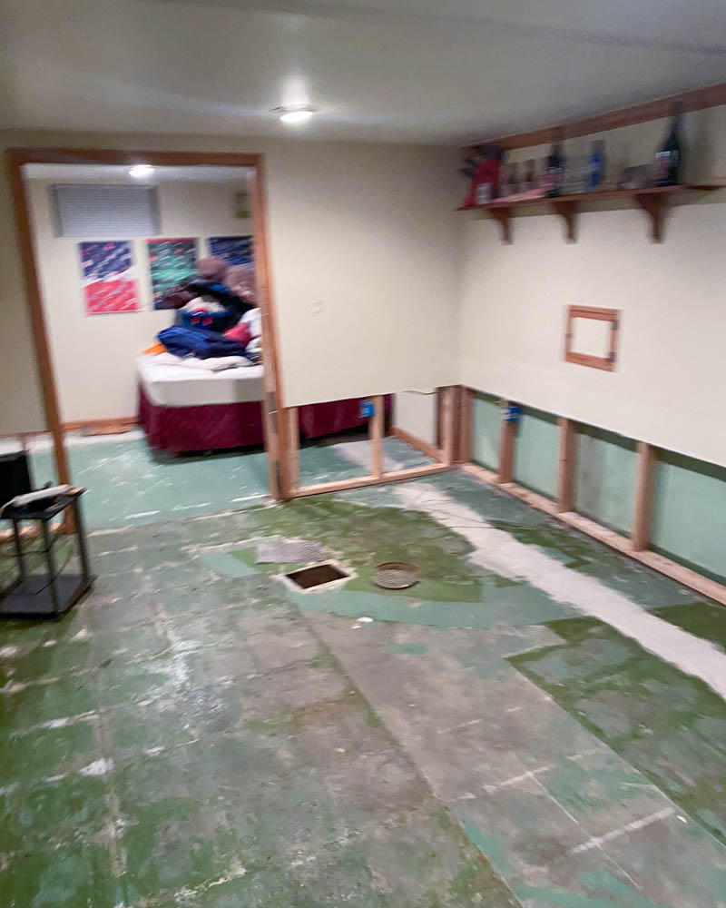 For water damage emergencies, SERVPRO of Arnold/North Jefferson County is prepared to handle your needs. Our trained professionals are available 24 hours a day, 7 days a week, 365 days a year. Please give us a call!