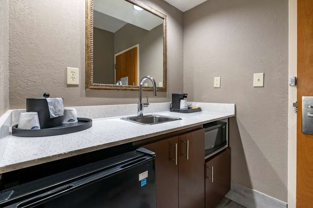 Images Hampton Inn & Suites Louisville East