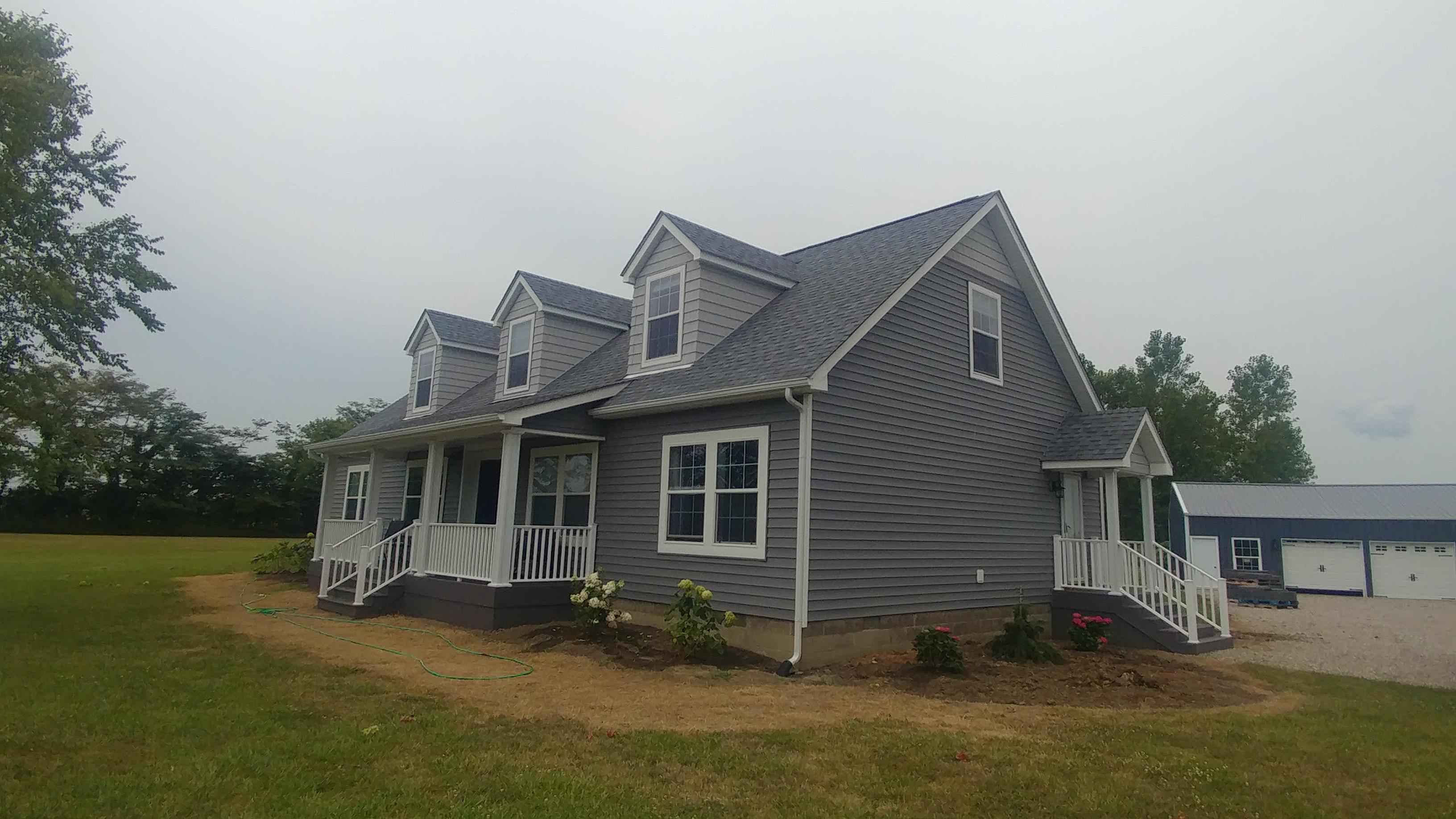 ADDED FRONT PORCH ALONG WITH THE NEW ROOF. ALSO, INSTALLED VINTYL SIDING WITH TRIMS. The Home Center, Exterior & Interior Remodeling Circleville (740)474-3250