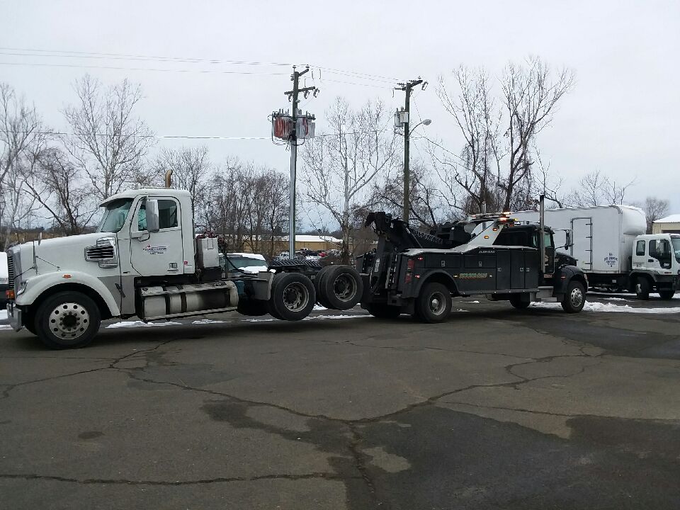 A's Affordable Towing and Roadside Assistance Photo
