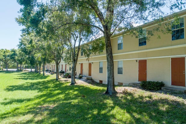 Images Oakwood Townhomes: Lake Worth FL Apartments
