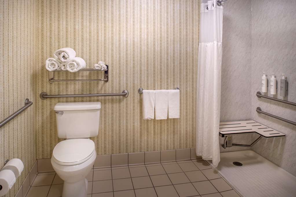 Guest room bath