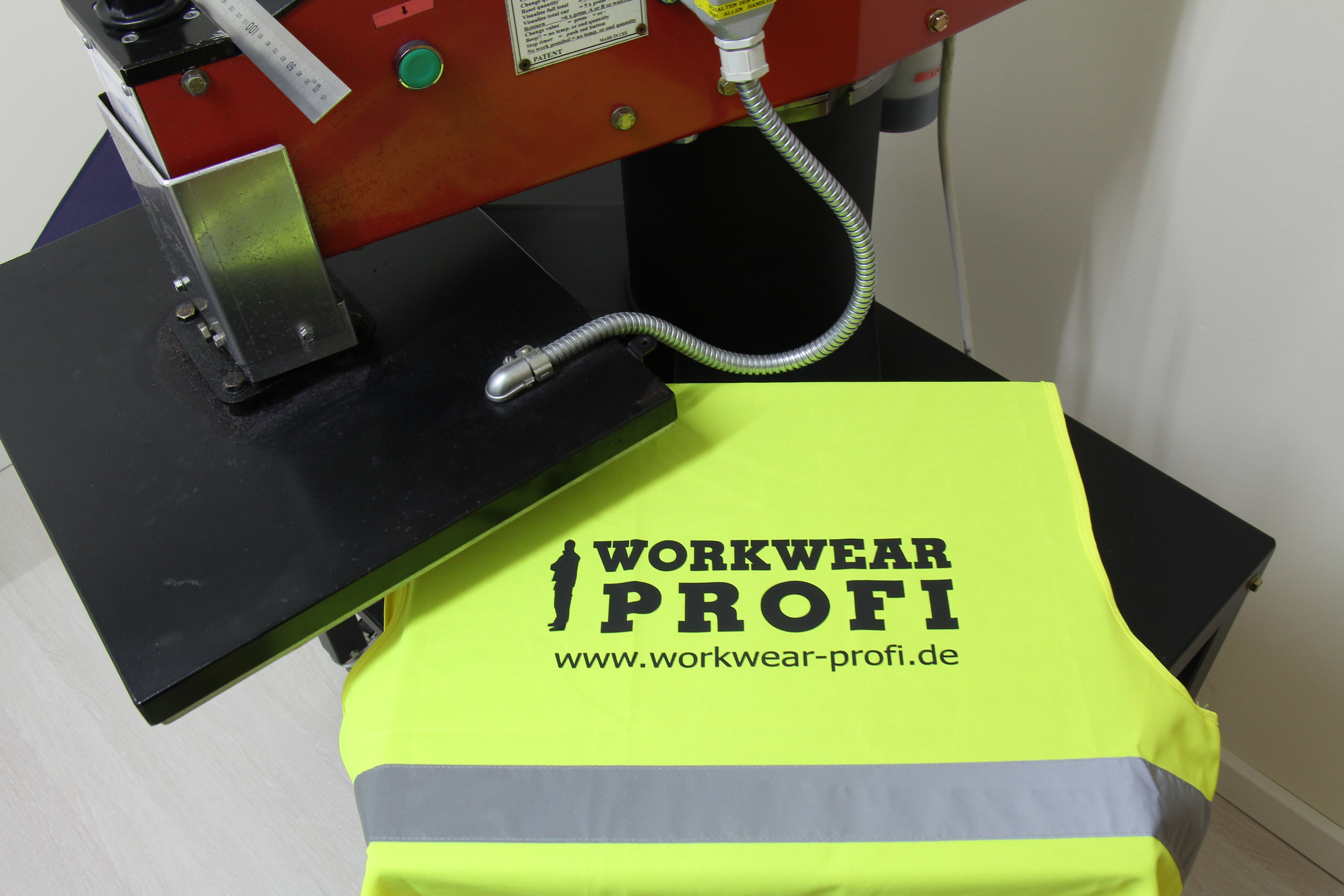 Service 2000 Workwear-Profi Inh. Sascha Vornbäumen, Robert Hanning Strasse 14 in Oerlinghausen