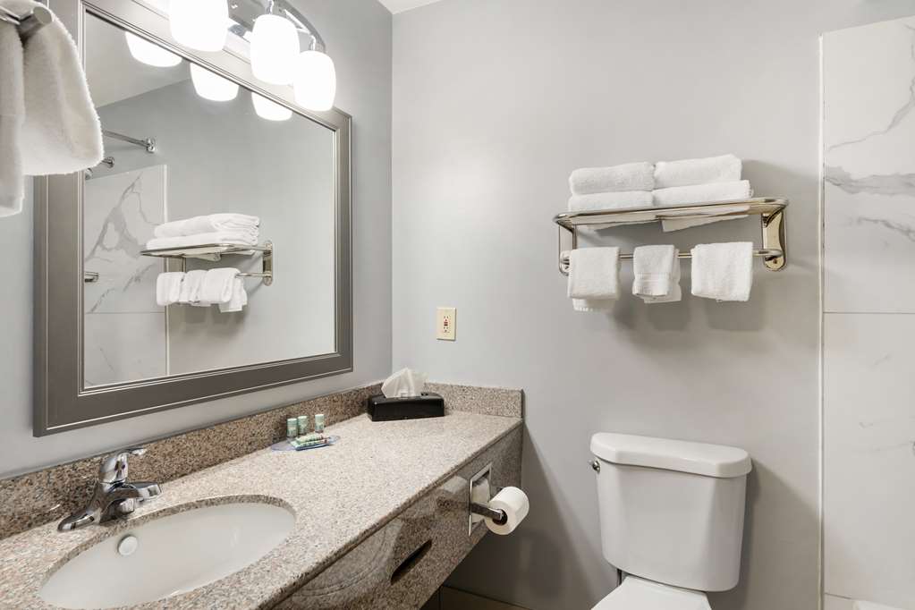 Standard Guest Bath