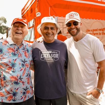 Another great Art on the Lake in Excelsior! Thanks to everyone who stopped by our State Farm booth and created a custom hat or bag with us!
