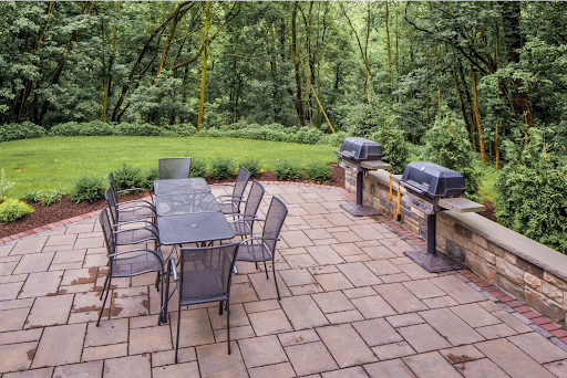 Images 200 West Apartments