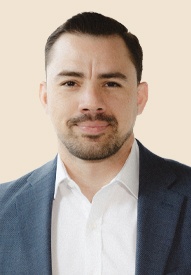 Alejandro Crespo headshot