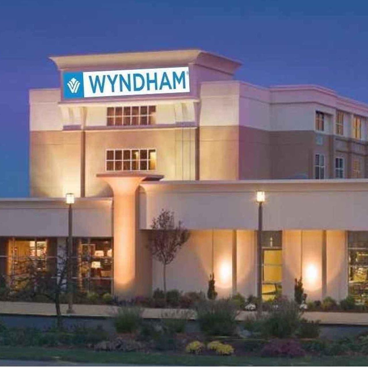 Wyndham Providence Airport Logo