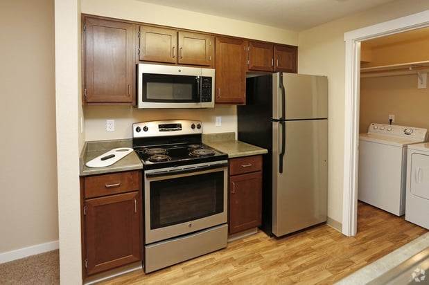 Images Commons at Avalon Park Apartments