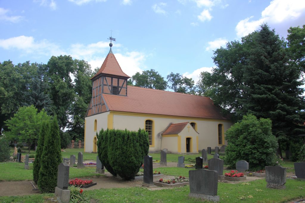 Kirche Ahrensdorf - Pfarrsprengel Buckow-Glienicke, Lindenstraße in Rietz-Neuendorf