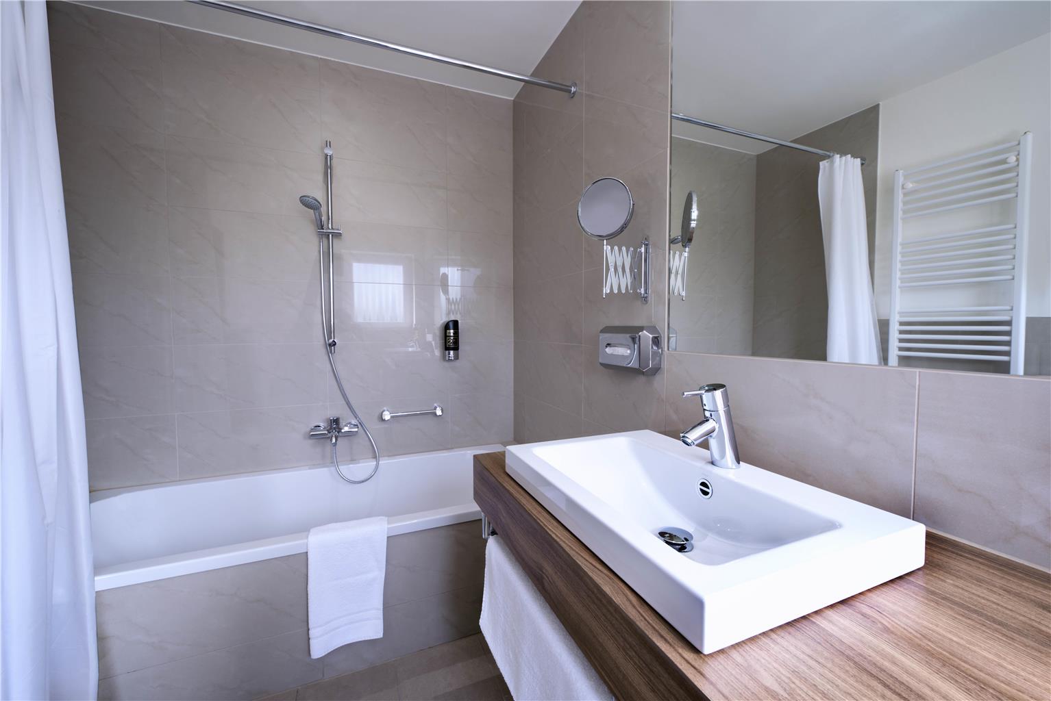 Best Western Hotel Brunnenhof, Hauptstrasse 231 in Weibersbrunn