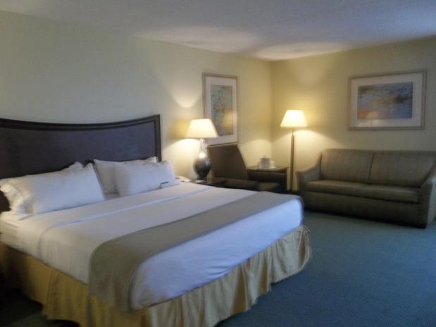 Images Holiday Inn Express Indianapolis Airport, an IHG Hotel