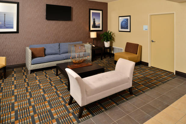 Images Holiday Inn Express & Suites Peekskill-Lower Hudson Valley, an IHG Hotel