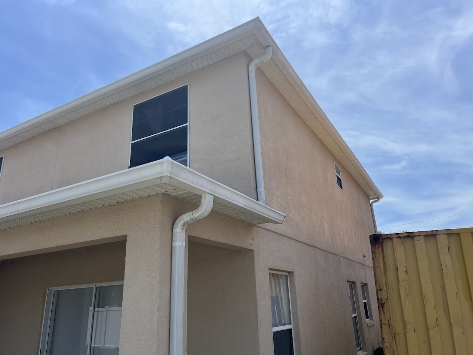 Professional house washing in St. Cloud, FL by R & R Elite Pressure Washing. Our exterior cleaning service helps remove algae, mildew, dirt, and Florida weather buildup for a cleaner-looking home.