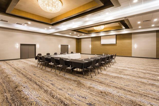 Images Holiday Inn Roanoke Airport-Conference Ctr by IHG