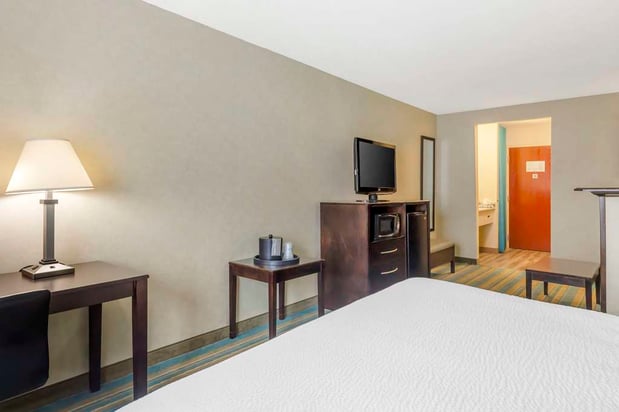 Images Best Western Plus Berkshire Hills Inn & Suites