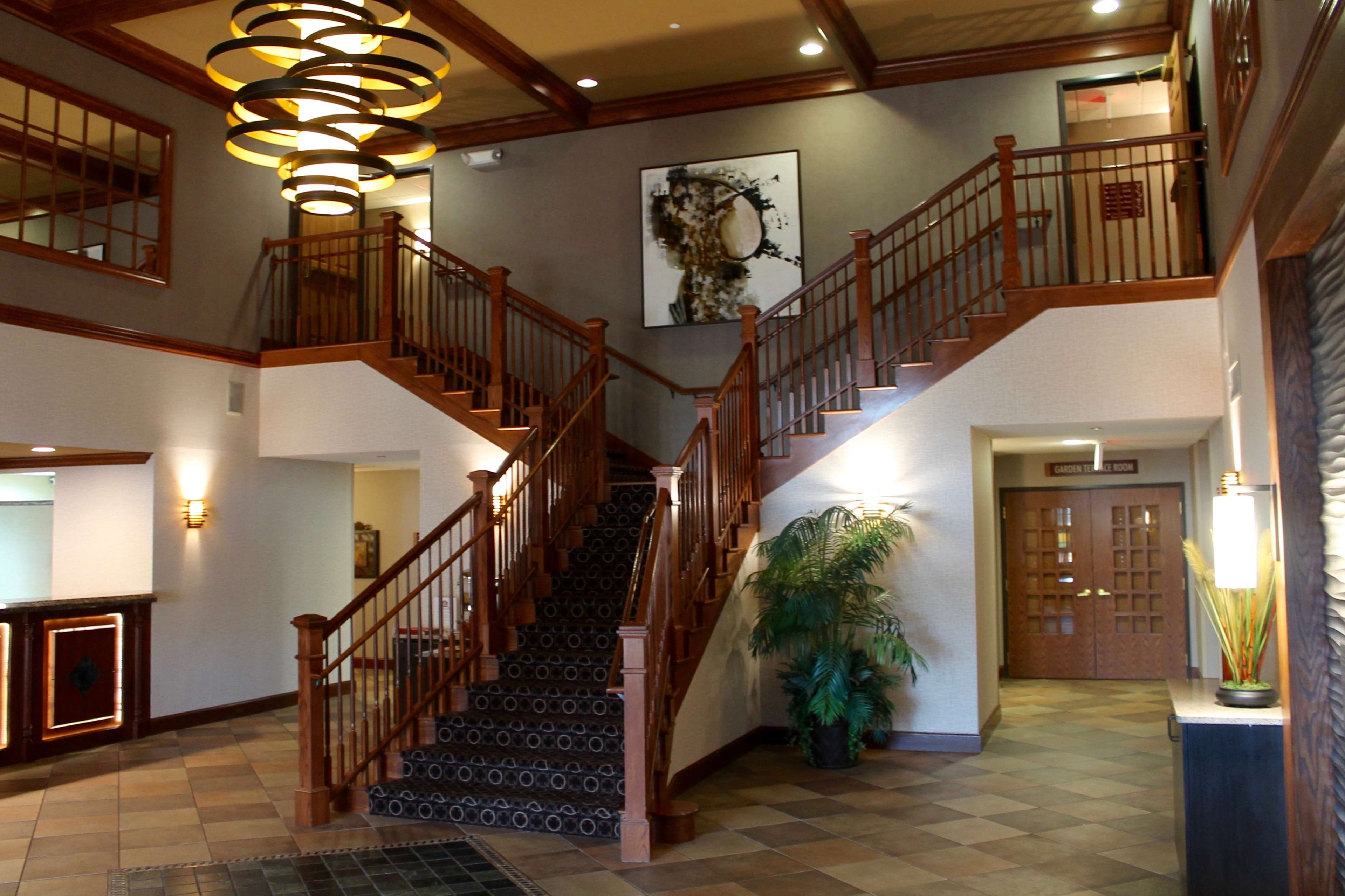 Best Western Premier Bridgewood Resort Hotel in Neenah, WI - (920) 720-8...