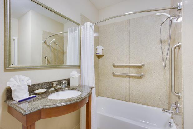 Images Candlewood Suites Virginia Beach Town Center by IHG