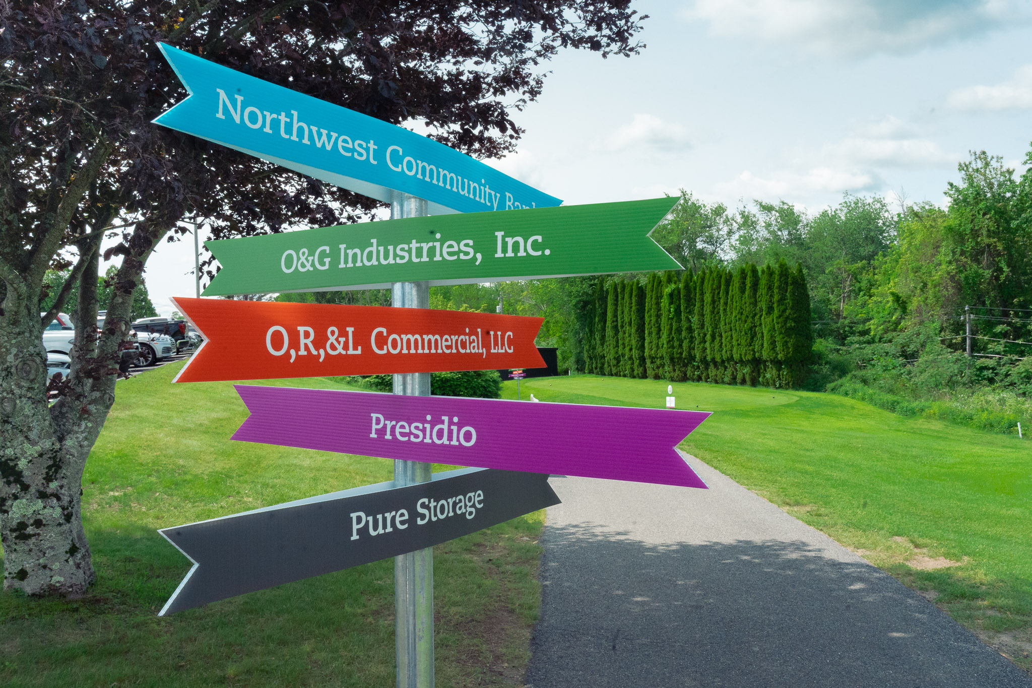 Custom directional event signage fabricated by Sign Pro to guide attendees and highlight sponsors during a golf tournament.