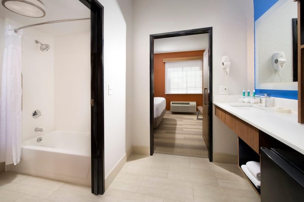 Images Holiday Inn Express & Suites San Antonio-Dtwn Market Area by IHG