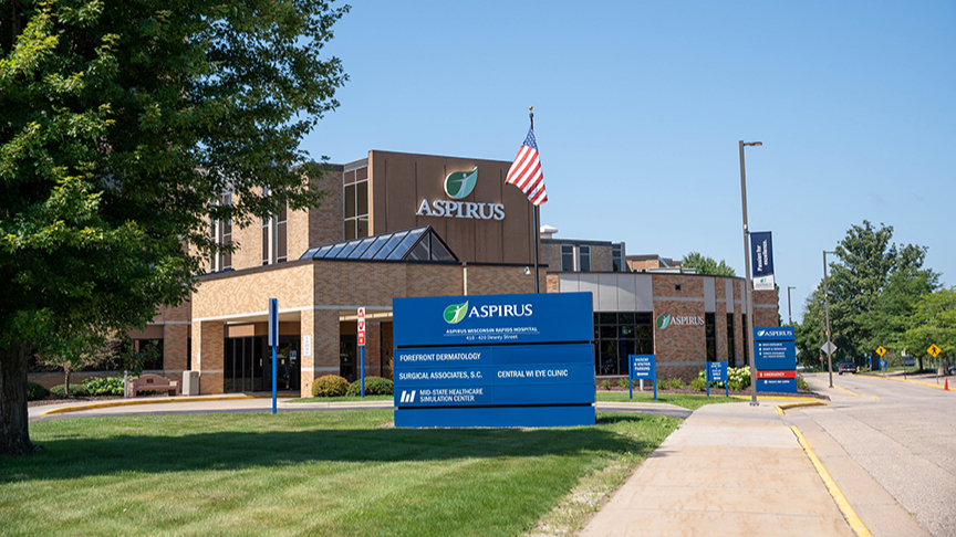 exterior photo of main entrance of Aspirus Wisconsin Rapids Hospital