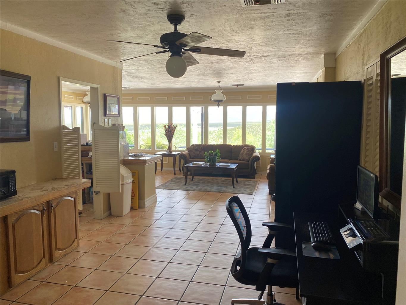 Business Center / Lobby