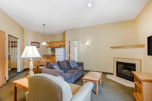 Images Best Western Plus Revere Inn & Suites