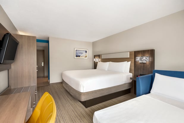 Images Holiday Inn Express & Suites Fredericksburg by IHG