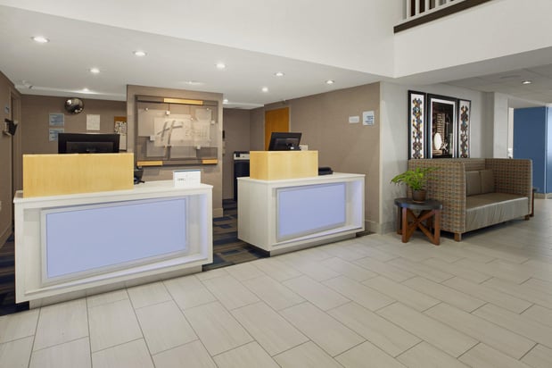 Images Holiday Inn Express & Suites Warrenton by IHG