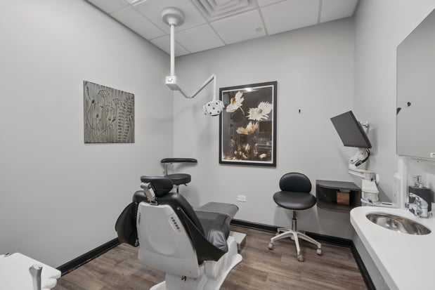 Images Thomas F. Brown, DDS