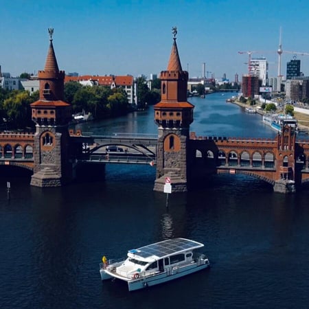 Bilder Solarwaterworld Hafen: Schiffsrundfahrten und Sightseeing Touren in Berlin mit Solar-Katamaran