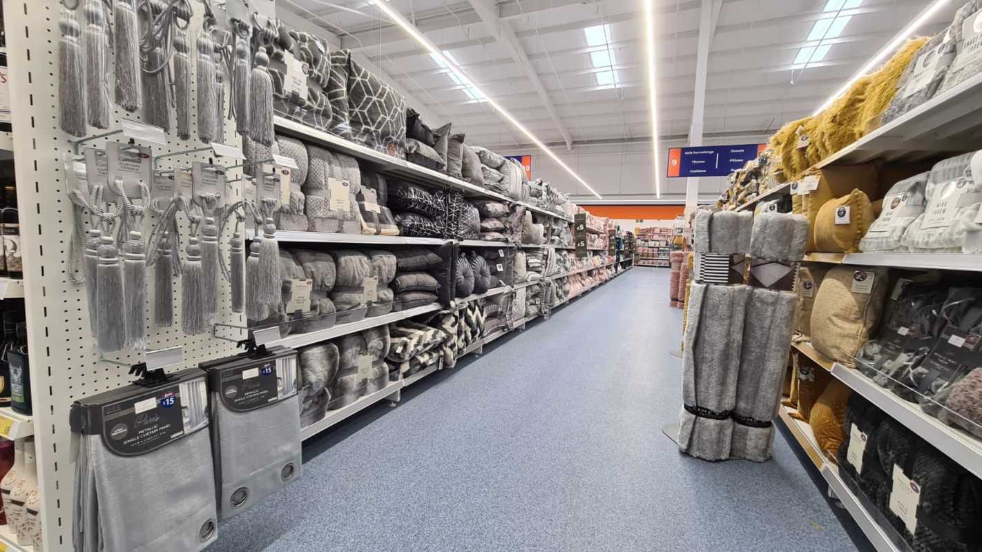 B&M's brand new store in Doncaster stocks a stunning range of soft furnishings for the home, including cushions, covers, throws, blankets and more!