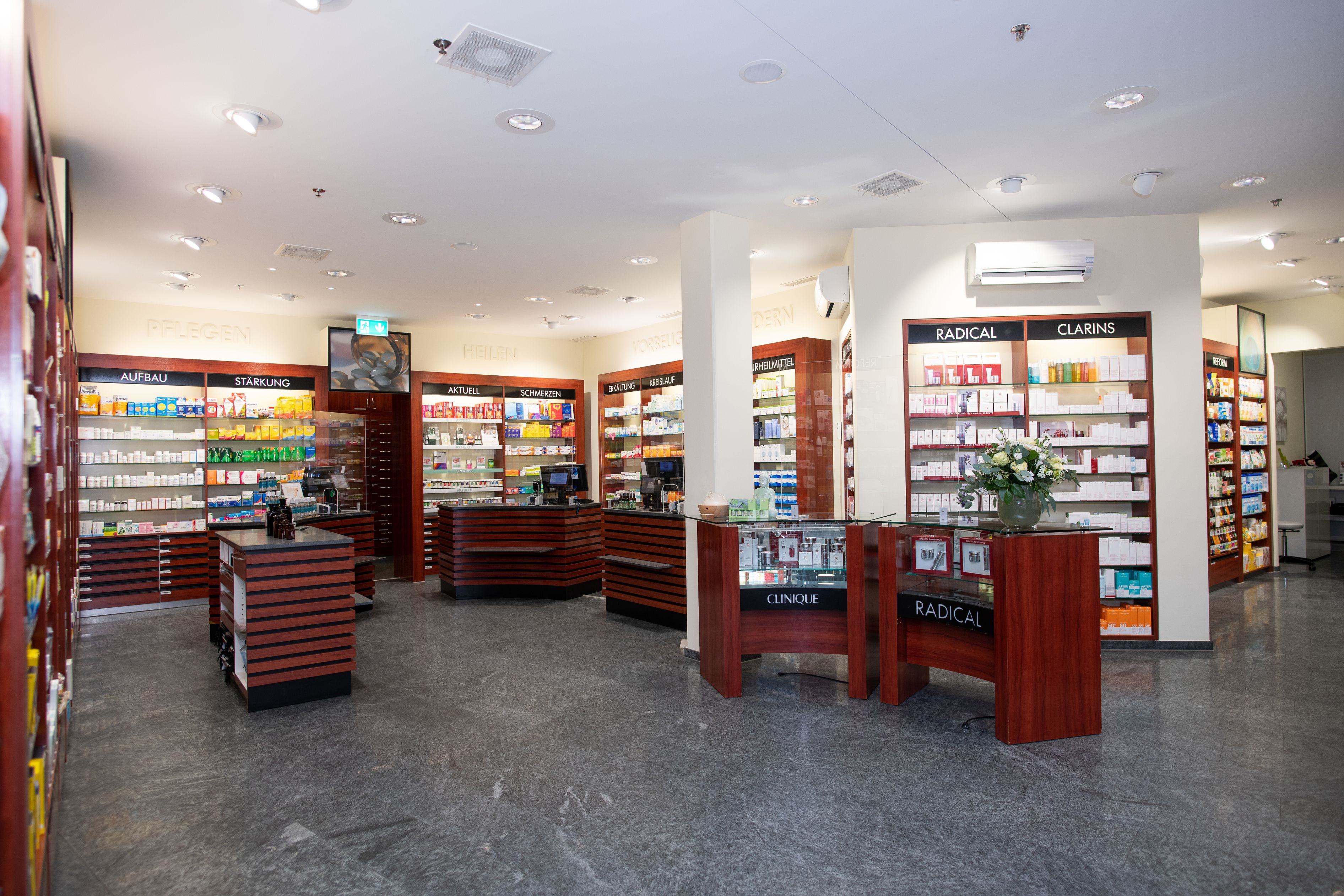 Bilder Gotthard Apotheke Parfumerie