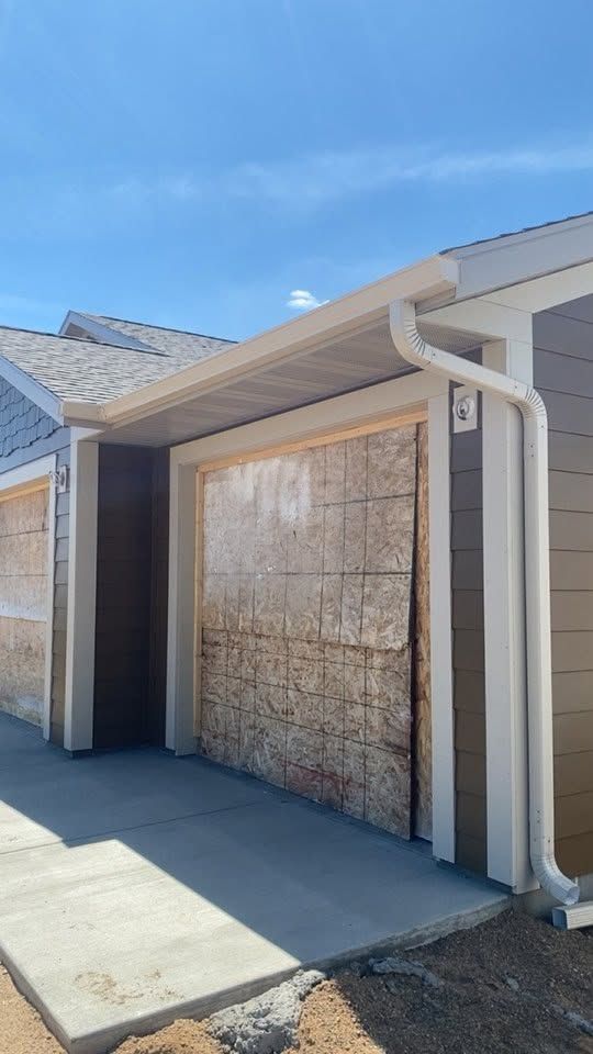 Levi's Seamless Gutters and Outdoors