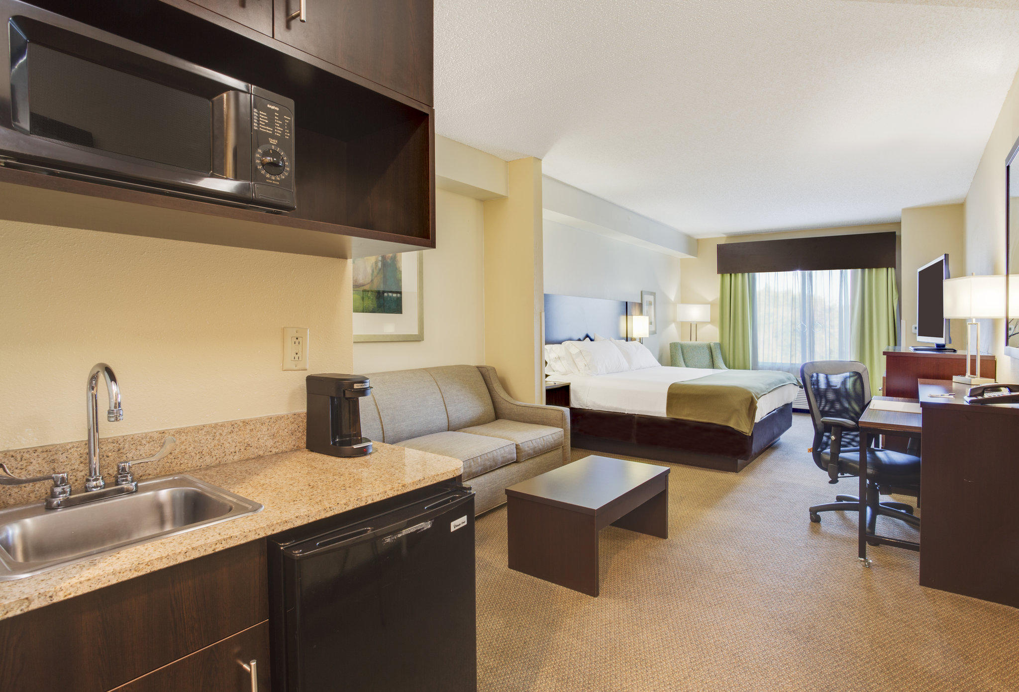 Holiday Inn Express & Suites Tampa-I-75 @ Bruce B. Downs, An IHG Hotel ...