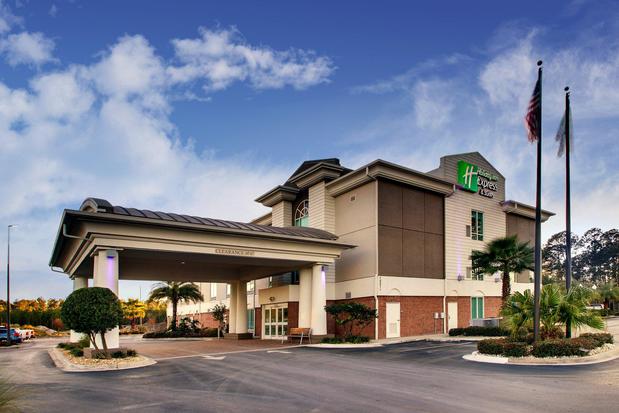 Images Holiday Inn Express & Suites Jacksonville North-Fernandina, an IHG Hotel