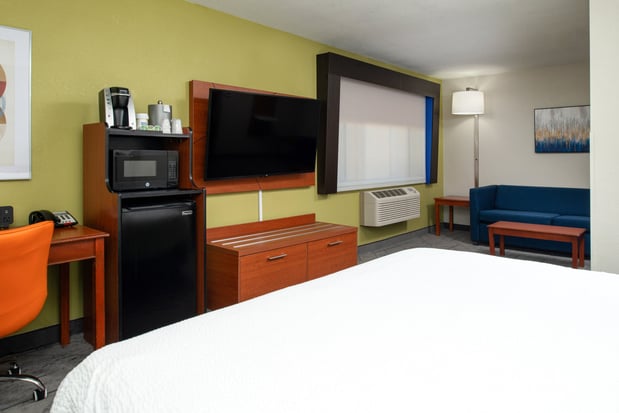 Images Holiday Inn Express & Suites Farmington (Bloomfield) by IHG
