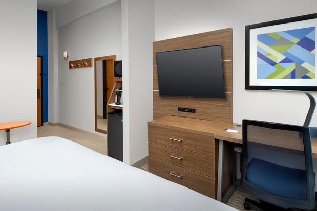 Images Holiday Inn Express San Antonio N-Riverwalk Area by IHG